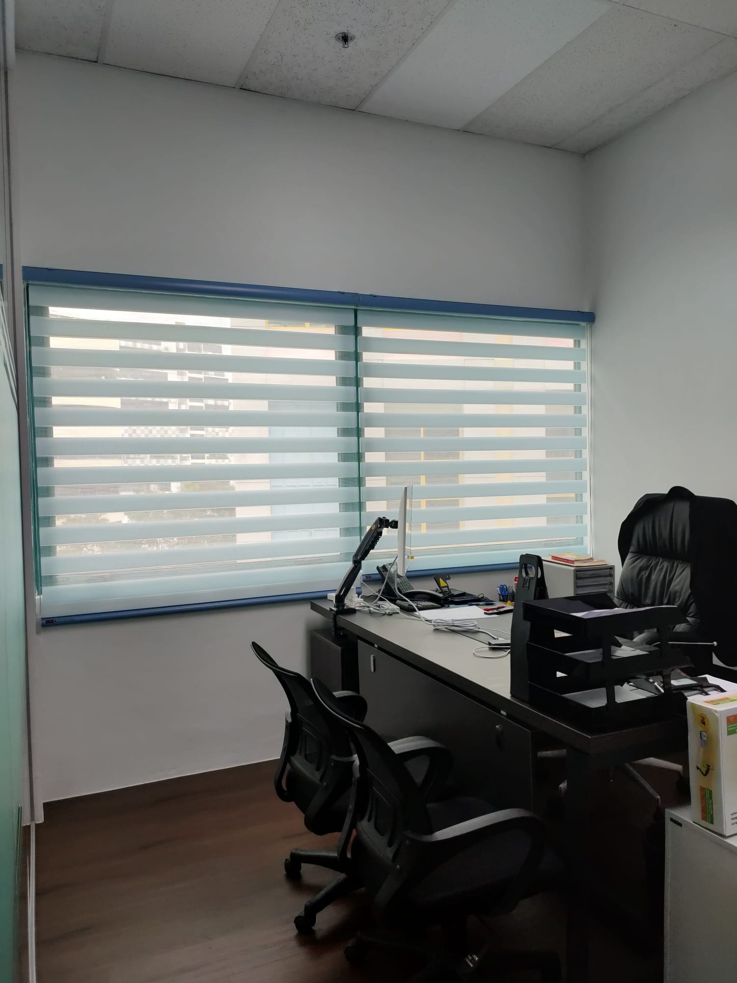 This is a Picture of Dimmer Korean combi Blinds at KA center Singapore Office